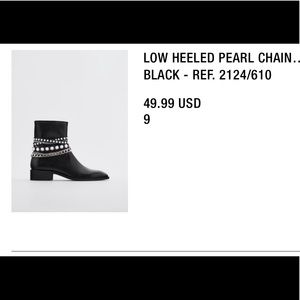 Low heel pearl chain boot